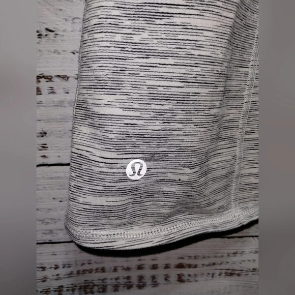 Lululemon Dancing Warrior Tank size 8 Silver Spoon‎ Performance Athletic - Picture 4 of 6